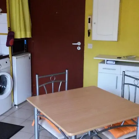 Studio 2 Personnes Dans Securisee 72995 아파트 *